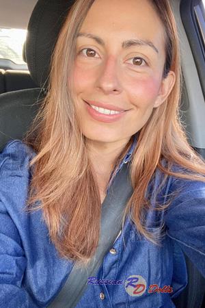 225607 - Laura Age: 37 - Costa Rica