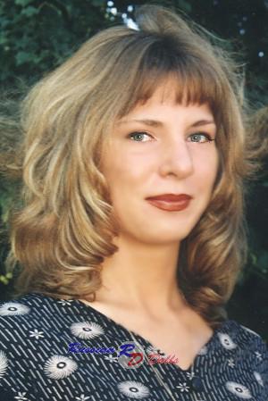 54430 - Svetlana Age: 37 - Russia